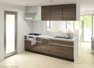 オフェリアの最大の魅力は、タカラスタンダード製品の特長である高品位ホーローがキッチンパネルや底板に採用されております。