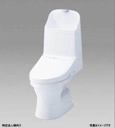 汚れやすい便器のフチ裏をなくした「フチなし形状」です。 汚れてもサッと拭くことができて、拭き残しが出にくくなっています。 拭き残しが少ないから、嫌な臭いの発生も防ぎます。