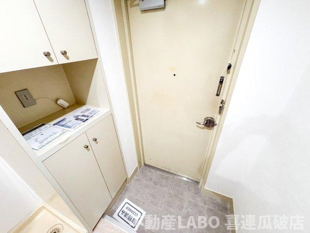 T・Hビルの玄関