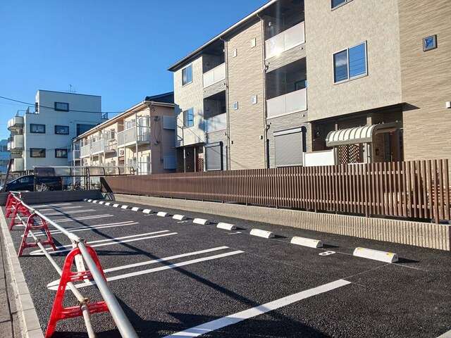 ファミリエの駐車場