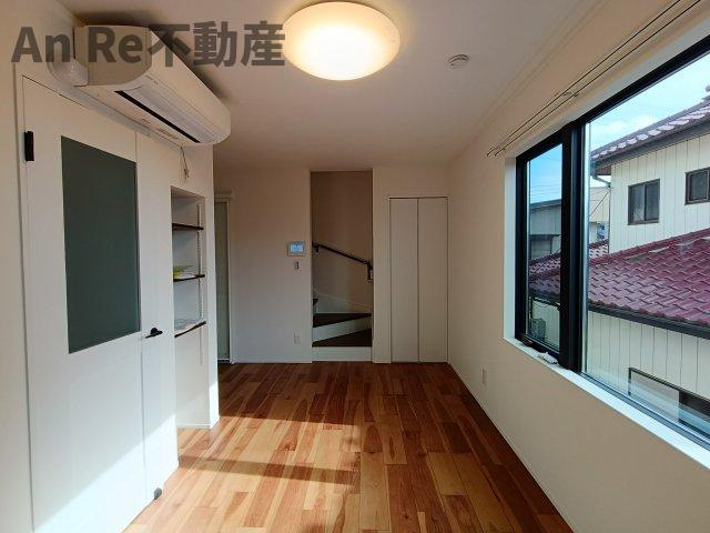 ベックアパートメント東川口の居間・リビング|別部屋イメージ写真