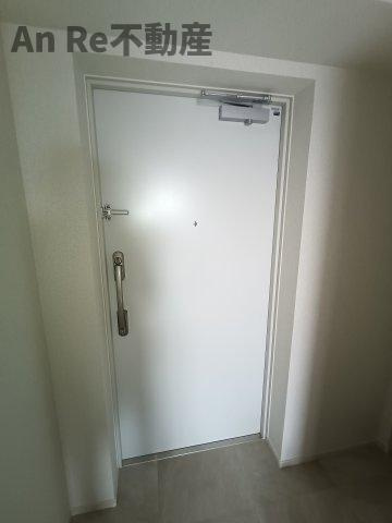 スアヴィス鳩ケ⾕の玄関