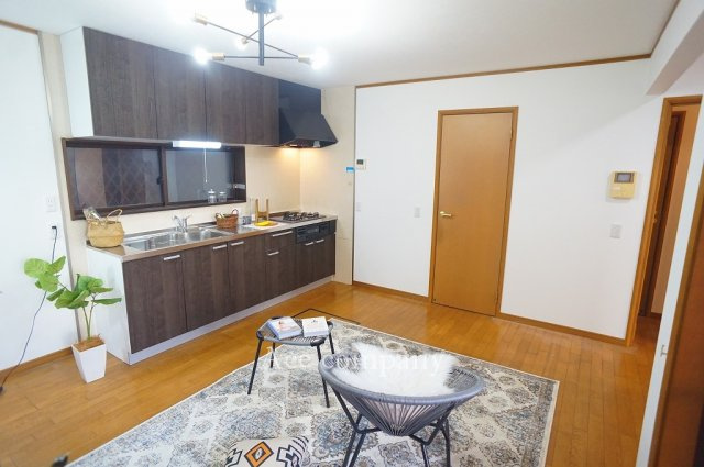 【居間・リビング】 | 八尾市萱振町7丁目 | 【LDK：約10.5帖】