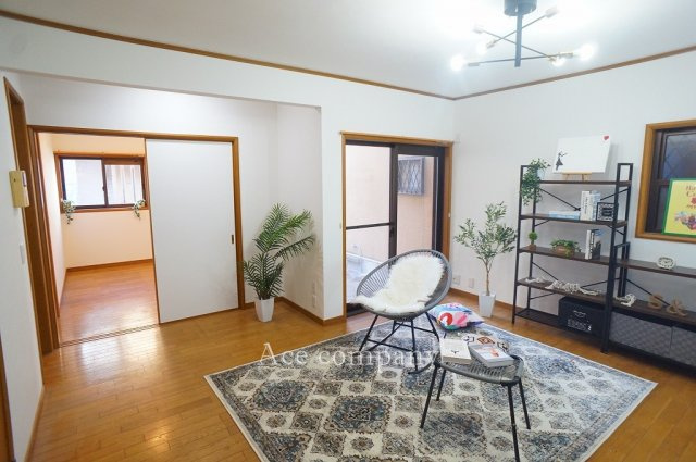 【居間・リビング】 | 八尾市萱振町7丁目 | 【LDK：約10.5帖】