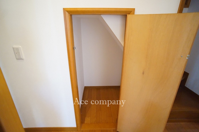 【収納】 | 八尾市萱振町7丁目 | 1階、廊下にある階段下収納です♪