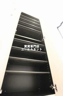 【設備】 | ソラーレ吹田 | 収納力たっぷりのシューズボックスで玄関すっきり！