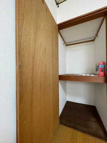 岡住マンションの収納|※写真は別の部屋のものです。