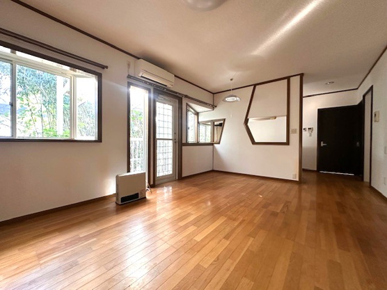 【居間・リビング】 | 伊東市玖須美元和田　戸建