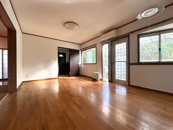 【居間・リビング】 | 伊東市玖須美元和田　戸建