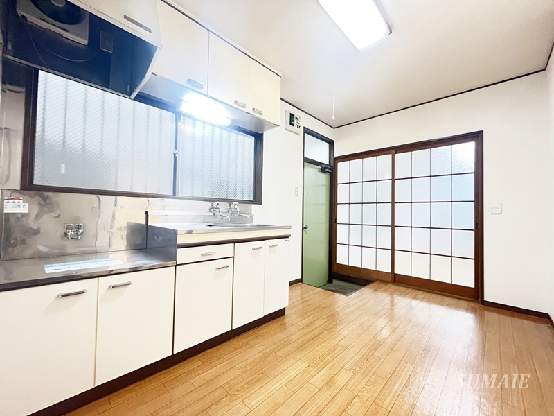 フナドハイツカマクラの居間・リビング|ダイニングキッチンです☆