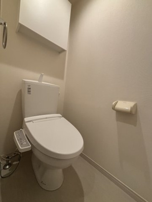 【トイレ】 | リブリ・千葉公園 | ※同物件・同タイプの写真です。