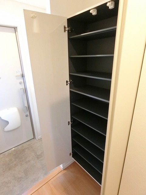 イズミ　ヒルトップ　アパートメントの玄関|★大きなシューズボックス★