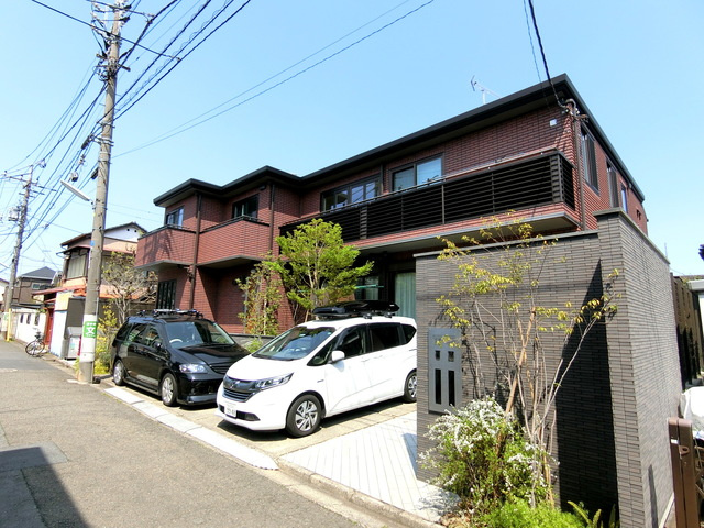 イズミ　ヒルトップ　アパートメントの外観