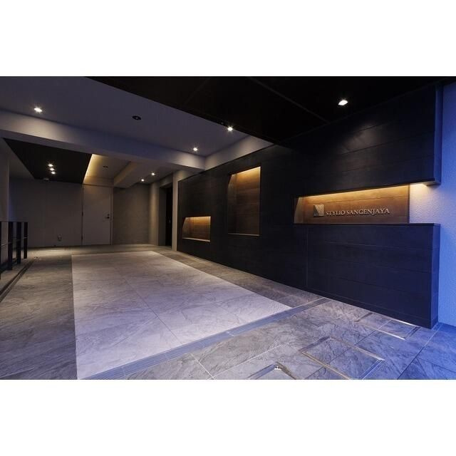 スタイリオ三軒茶屋のエントランス