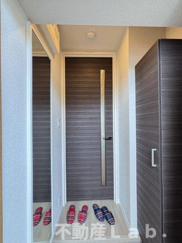 ＲＯＵＮＤ　ＰＵＲＥ　２１の玄関