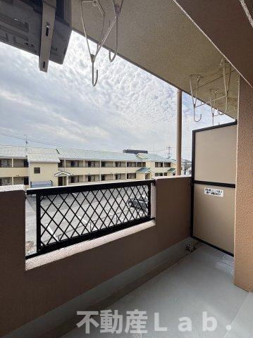 ＲＯＵＮＤ　ＰＵＲＥ　２１のバルコニー