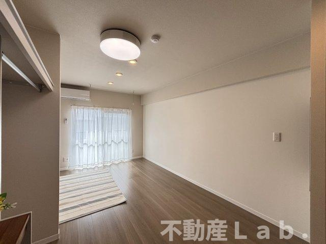 ＲＯＵＮＤ　ＰＵＲＥ　２１の居間・リビング