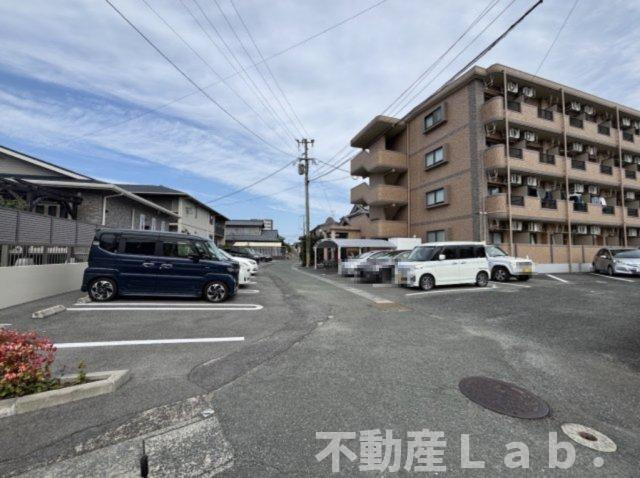 ＲＯＵＮＤ　ＰＵＲＥ　２１の駐車場