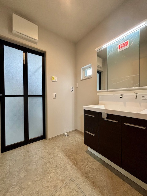 筑後市西牟田　8号地の洗面所