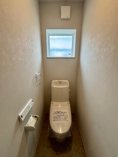 筑後市西牟田　8号地のトイレ|窓付きのトイレはあかるくていいですね♪