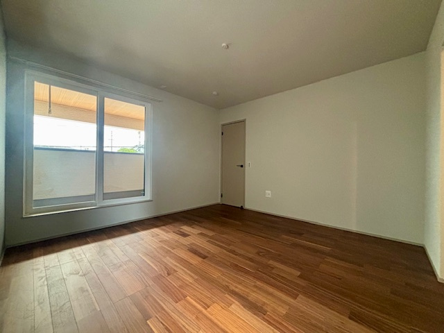 筑後市西牟田　8号地の洋室|2面採光で明るく風通しの良い洋室。バルコニーにも出入りでき、プライベートな時間を心地よく過ごせます。