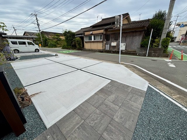 筑後市西牟田　8号地の駐車場|駐車場も並列でお車の出し入れ楽々ですね♪