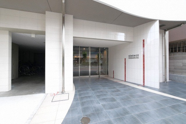 セレニテ西中島アリア壱番館のエントランス