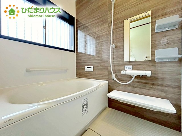 【浴室】 | 小美玉市堅倉　中古戸建 | 一人でも子どもと一緒でも、ゆとりをもって心地よい時間を楽しめる贅沢な浴室空間。