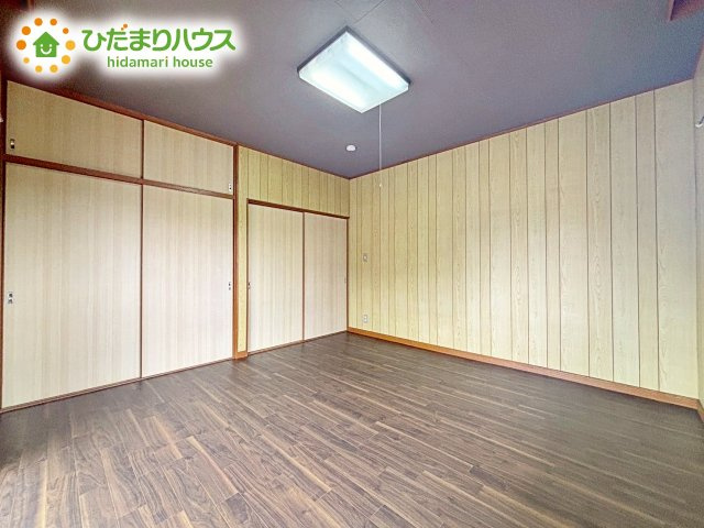 【寝室】 | 小美玉市堅倉　中古戸建 | ベッドを置いても余裕の広さがあります。パソコンや趣味のスペースなどインテリアを考えるのも楽しみですね！