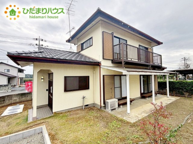 【外観】 | 小美玉市堅倉　中古戸建 | 角地なので開放的で陽当たり良好！