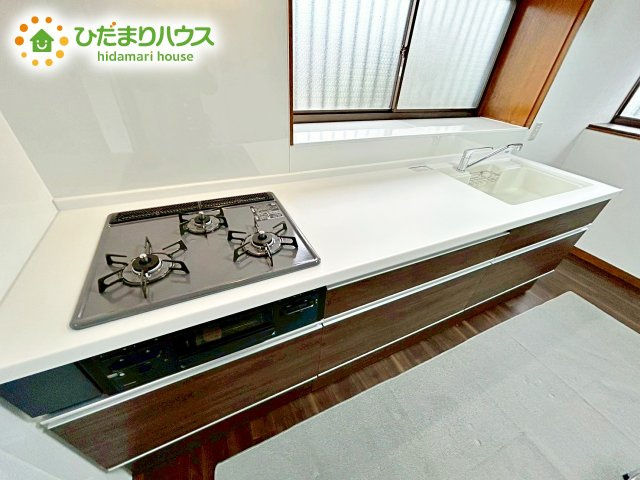 【キッチン】 | 小美玉市堅倉　中古戸建 | お子様とお料理するにもゆとりがあります♪傷がつきにくいのも特徴♪