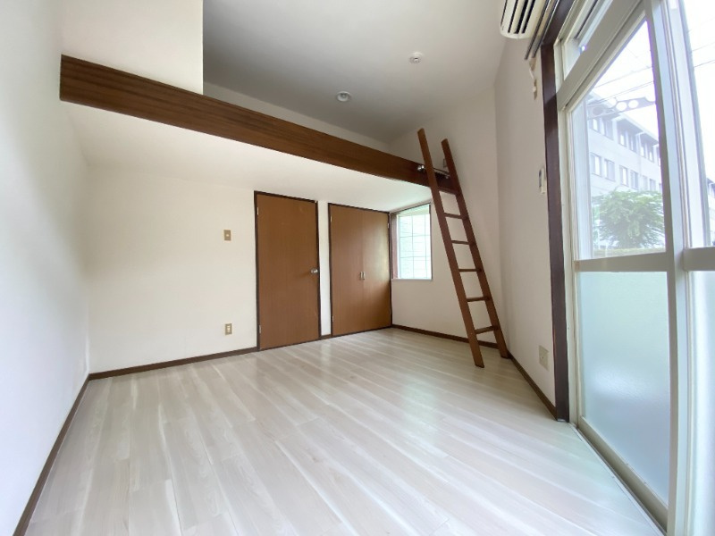 和光市丸山台２丁目のアパートの居間・リビング