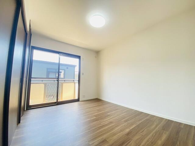 東海市加木屋町鎌吉良根の洋室