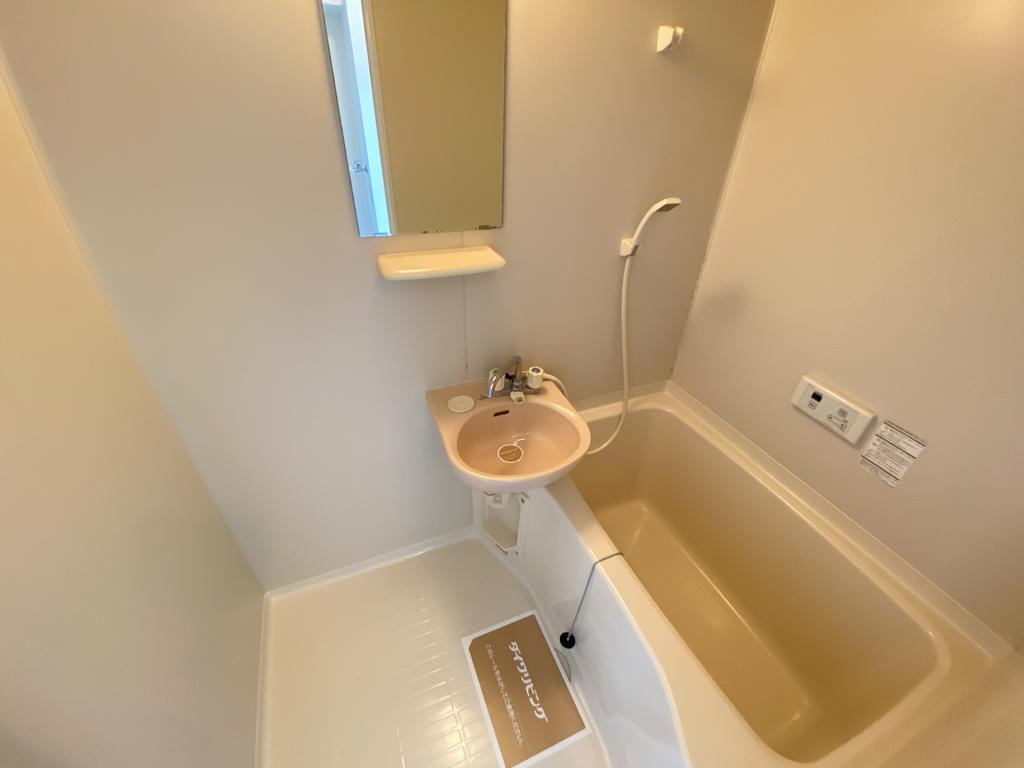 フローラルハイツの浴室|清潔感のあるユニットバスです☆彡