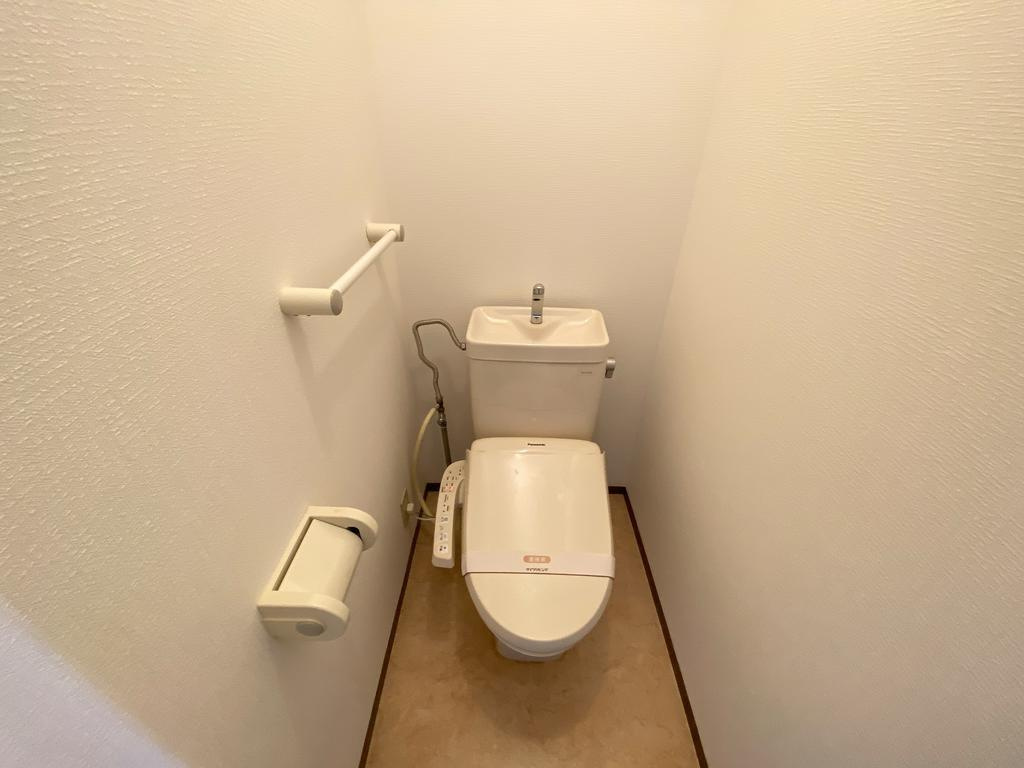 フローラルハイツのトイレ|温水洗浄便座付きトイレですよ(^^)/