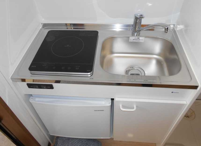 長谷見アパート　最上階　バス停至近　陽当たり良好のキッチン