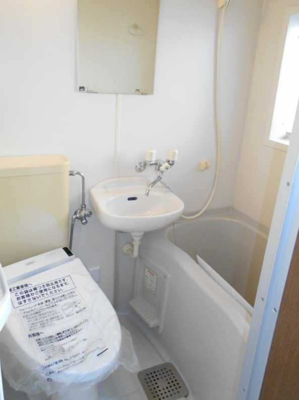 長谷見アパート　最上階　バス停至近　陽当たり良好の浴室