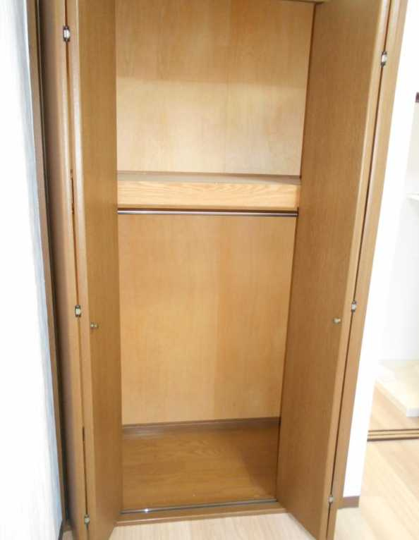 長谷見アパート　最上階　バス停至近　陽当たり良好の収納