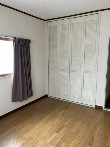 桐生市三吉町戸建の洋室