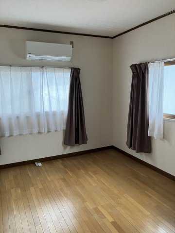 桐生市三吉町戸建の洋室