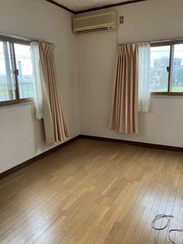 桐生市三吉町戸建の洋室