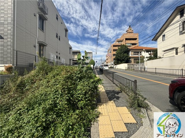 【アースデザイン】上ノ丸2丁目　売り土地　建築条件無しの前面道路含む現地写真