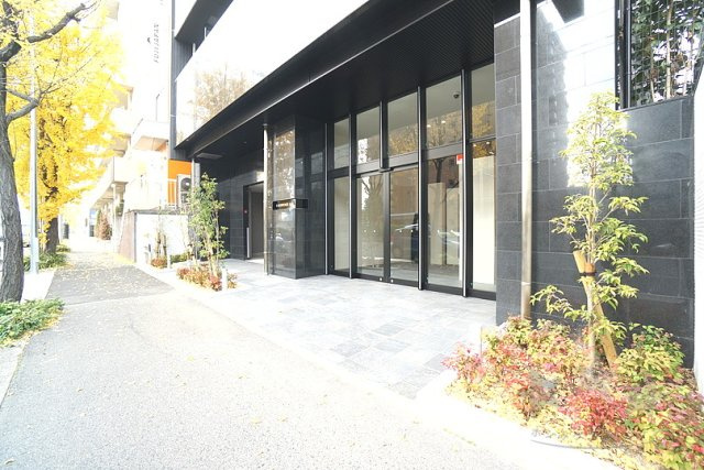 LaDouceur本郷のエントランス