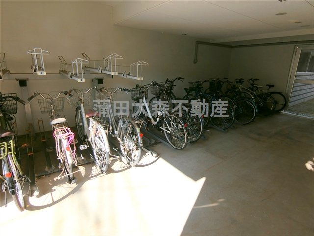 ヴォーガコルテ西馬込アジールコートのその他共用部分|屋根付きラック式の駐輪場　空き状況等詳細はお問合せください。