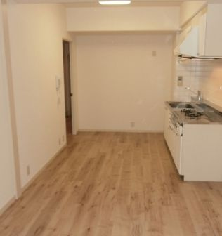 【居間・リビング】 | ラ・フォレ根岸 | ゆったりとしたリビングです