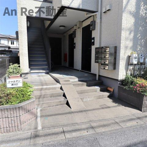 川口市東川口４丁目の賃貸マンションのエントランス