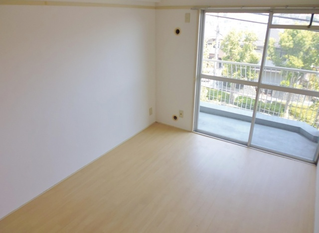 YKハイツ高丸の内装|洋室6帖