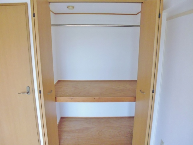 YKハイツ高丸の収納|洋室6帖収納