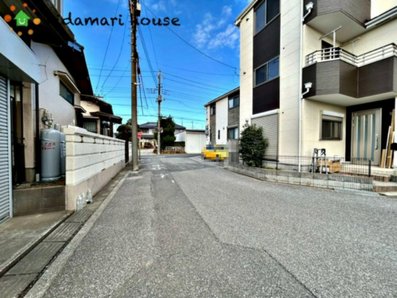見沼区深作2丁目　中古戸建の前面道路含む現地写真