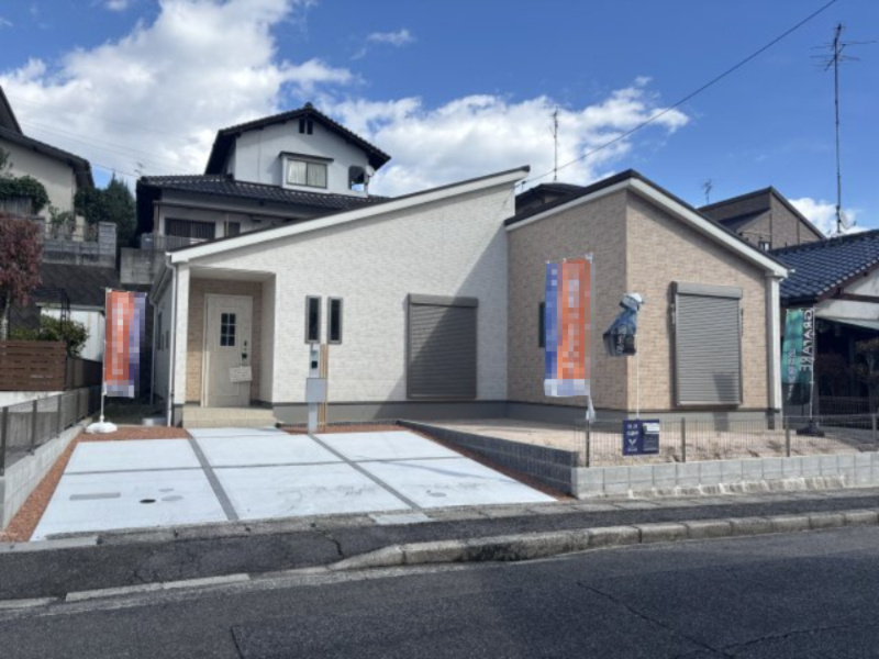 廿日市市対厳山の駐車場|カースペースには3台駐車可能です。